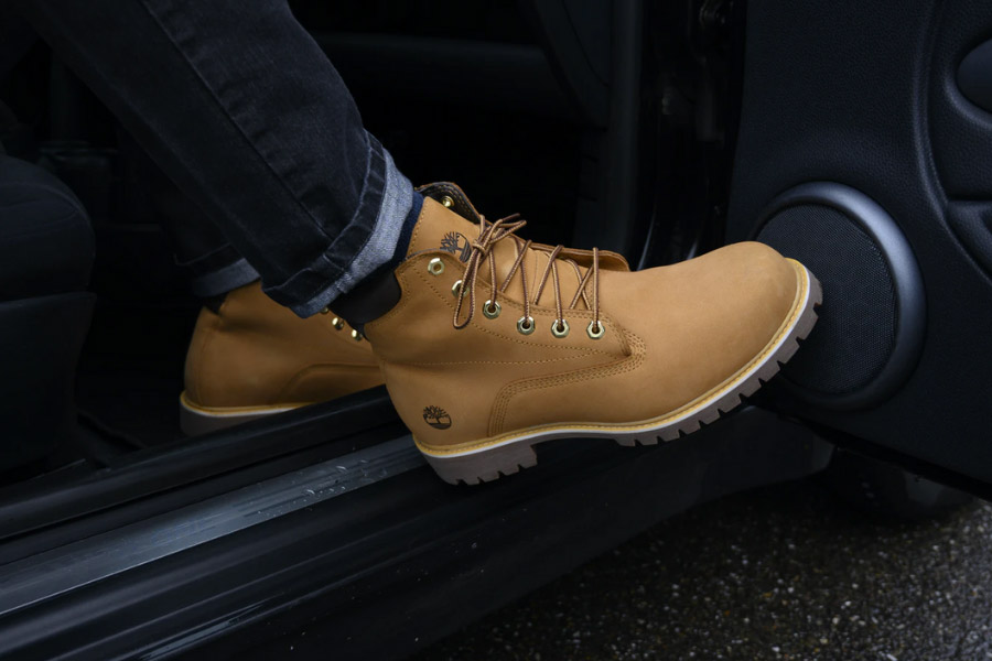 Mens Footwear That Works Properly With Denims