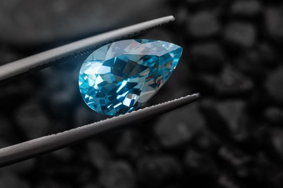 Neelam Stone Advantages and Makes use of