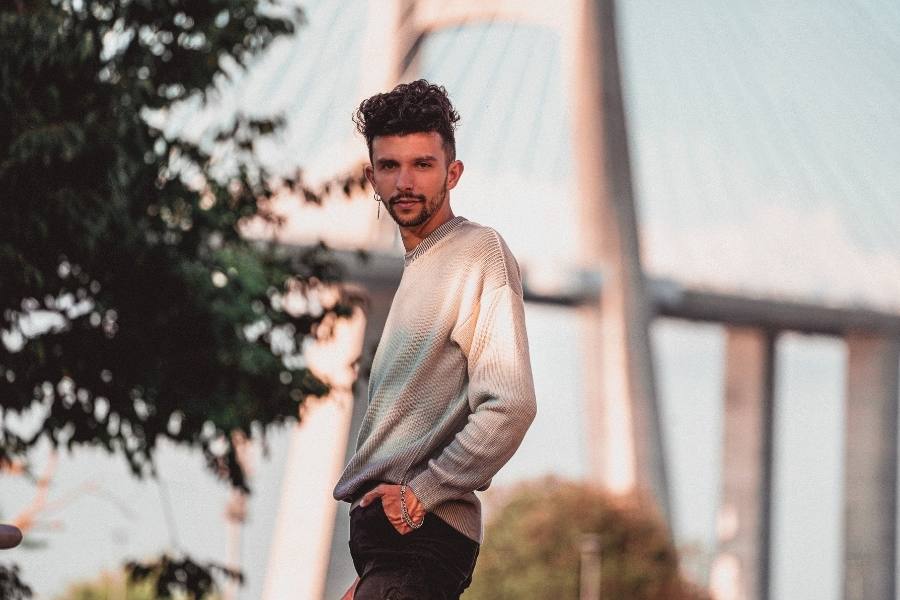 What Makes a Skinny Man Look Enticing?
