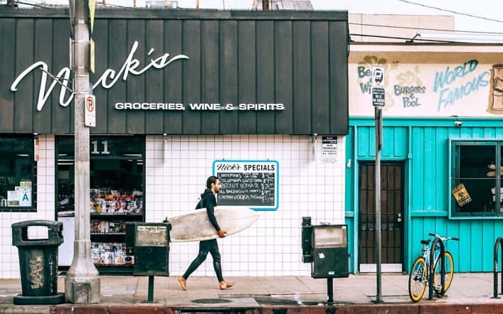 30 Finest Surfer Hair Concepts For Males in 2023